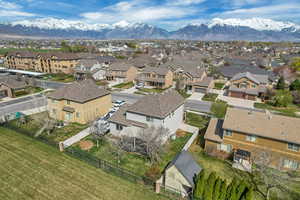 Bird's eye view featuring a mountain view and a residential view