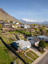 Bird's eye view featuring a residential view and a mountain view