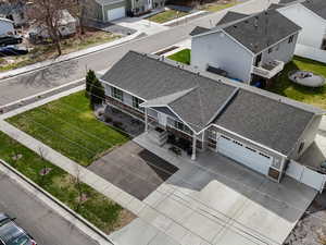 Birds eye view of property featuring a residential view