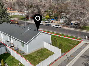 Birds eye view of property featuring a residential view