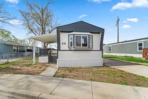 Manufactured / mobile home with a porch and fence