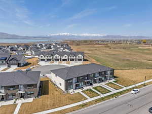 Bird's eye view featuring a mountain view and a residential view