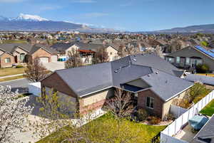 Bird's eye view with a residential view and a mountain view