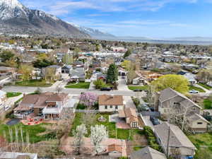 Aerial view featuring a residential view and a mountain view