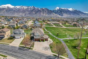 Bird's eye view featuring a mountain view and a residential view