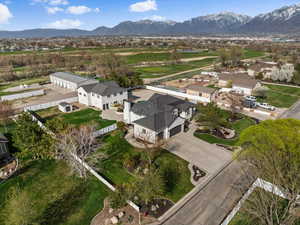 Birds eye view of property featuring a residential view and a mountain view