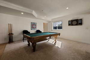 Rec room with billiards
