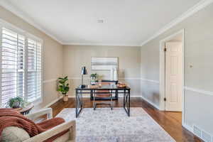 Room can also be formal dining room