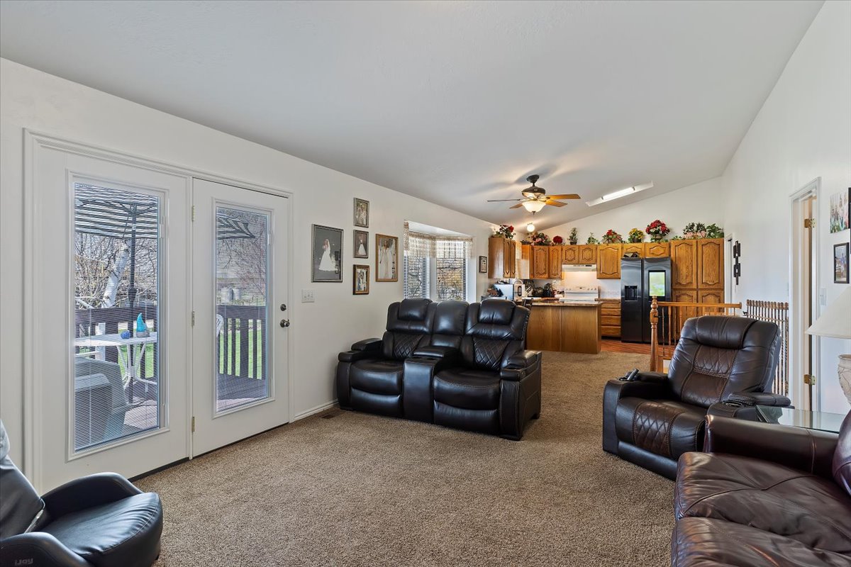 Living area with vaulted ceilings, recessed lighting, and a skylight