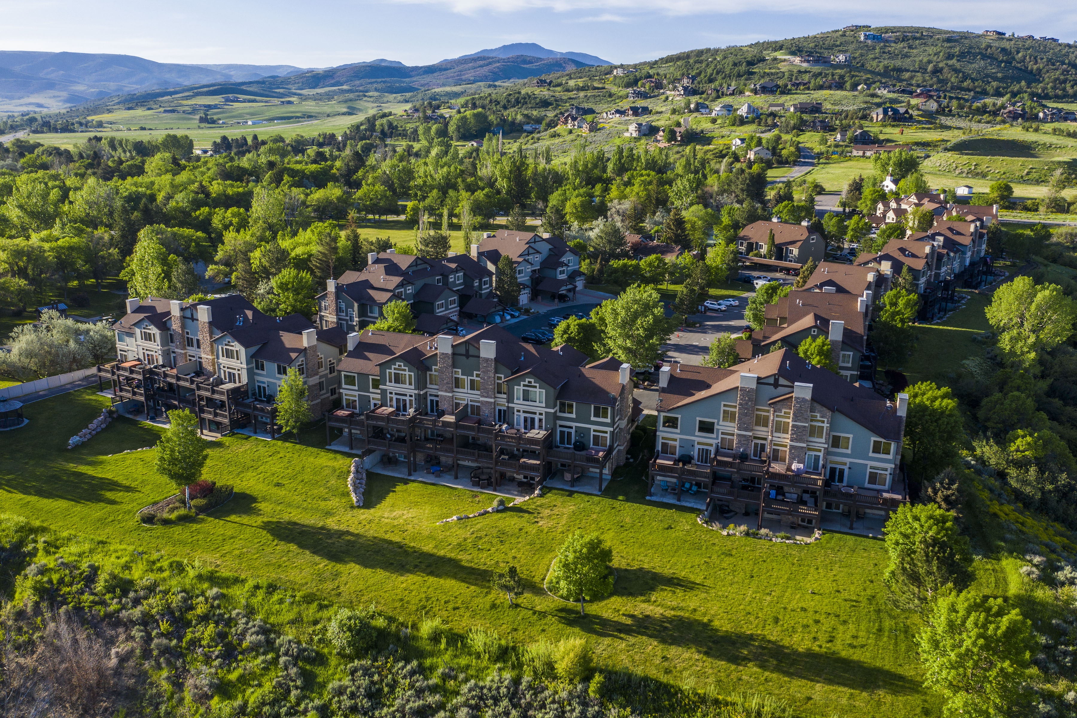 Aerial view with a residential view and a mountain view