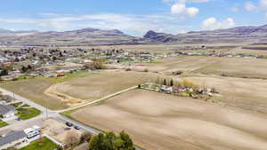 Aerial view featuring a residential view and a mountain view