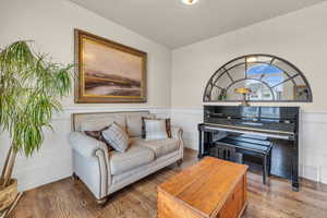 Off Entry / Sitting Area
