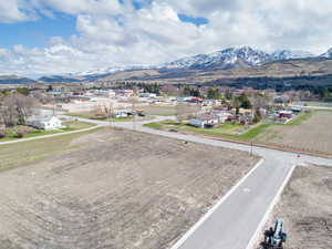Aerial view with a mountain view