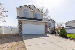 Front of home & driveway