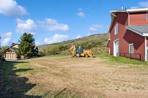 View of yard featuring a mountain view and a garage