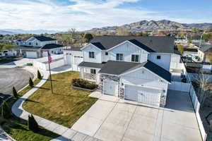 Drone / aerial view featuring a residential view and a mountain view