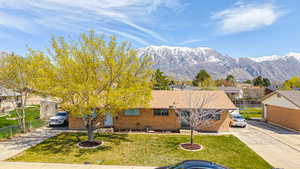 View of mountain feature featuring a residential view