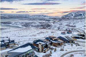 Snowy aerial view with a mountain view