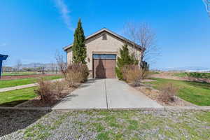 View of front of house with a front yard, stucco siding, and a mountain view