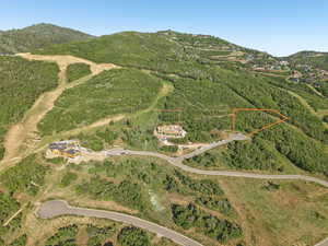 Aerial view of property's location featuring property parcel outlined and mountains