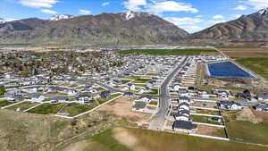 Birds eye view of property featuring a mountain view