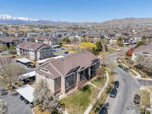 Bird's eye view featuring a mountain view and a residential view
