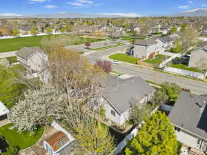 Birds eye view of property featuring a mountain view and a residential view