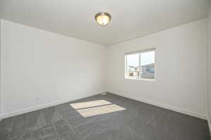 Large secondary bedroom.