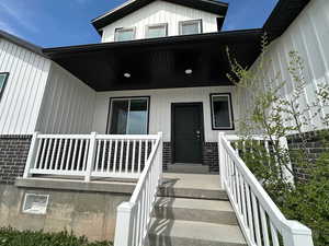 Entrance to property featuring a porch