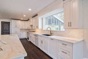 Photo 6 of 740 S WOODLAND DR