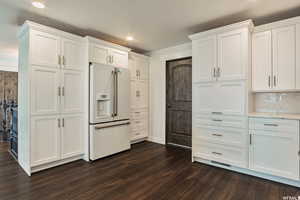 Photo 8 of 740 S WOODLAND DR