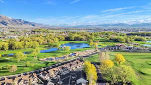 Bird's eye view featuring a golf course and mountain view
