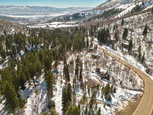 Snowy aerial view featuring a mountain view