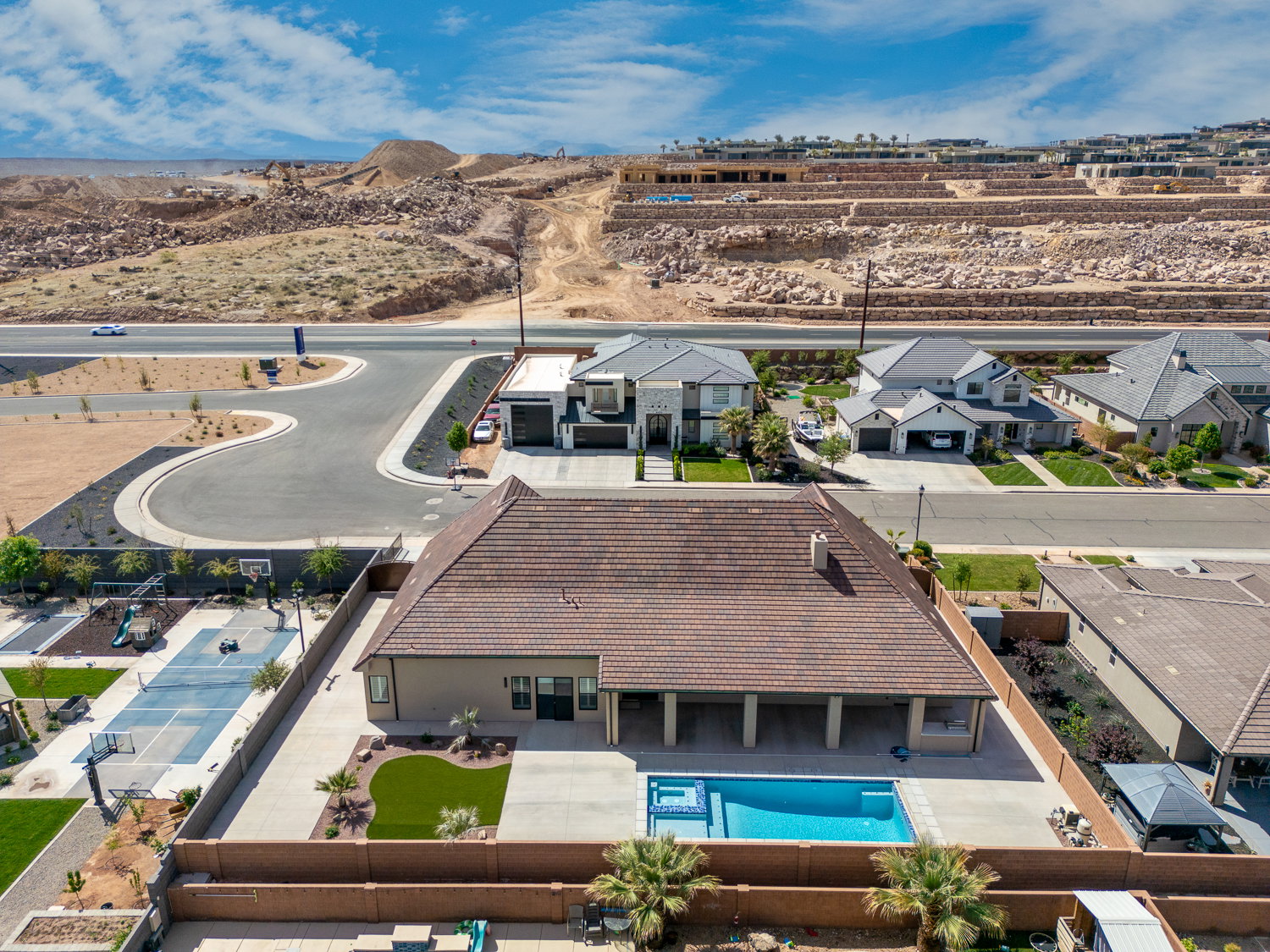 Birds eye view of property with a residential view