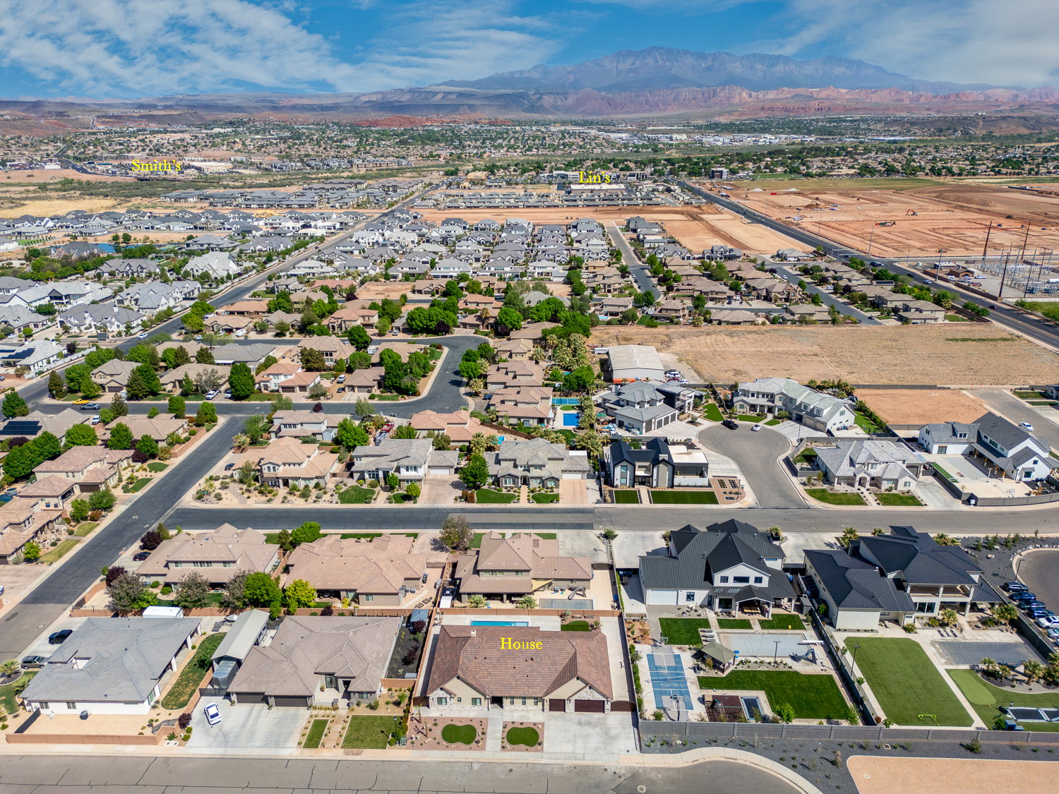 Drone / aerial view featuring a residential view and a mountain view