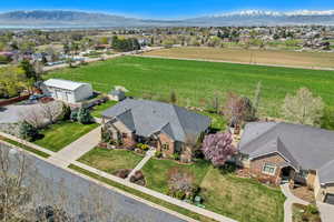 Bird's eye view featuring a mountain view