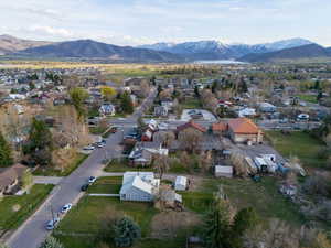 Bird's eye view with a residential view and a mountain view
