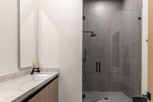 Dual vanities with luxury shower