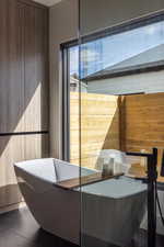 Free standing tub