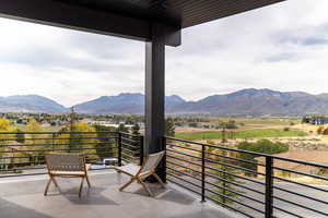 Balcony featuring a mountain view