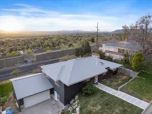 Bird's eye view featuring a mountain view