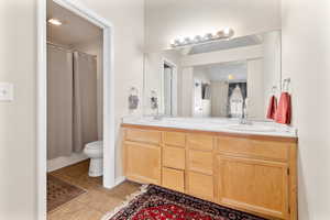 Primary full bathroom with double vanity, shower/tub combo