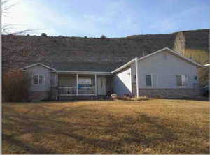 View of front of property featuring a porch and a front yard