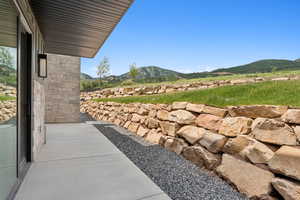 View of yard featuring a mountain view