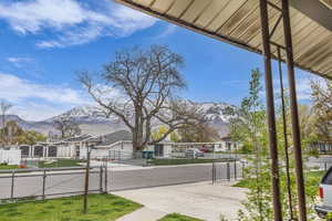 AMAZING mountain views from the front porch!