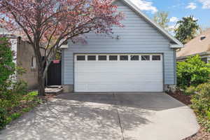 Detached garage