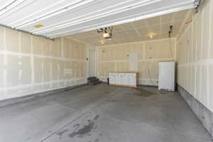 Garage (Freezer excluded)