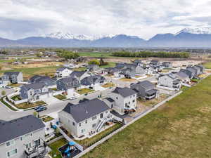 Bird's eye view featuring a mountain view and a residential view