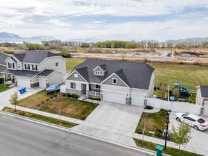 Drone / aerial view featuring a mountain view