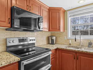 Photo 5 of 1004  URI LN